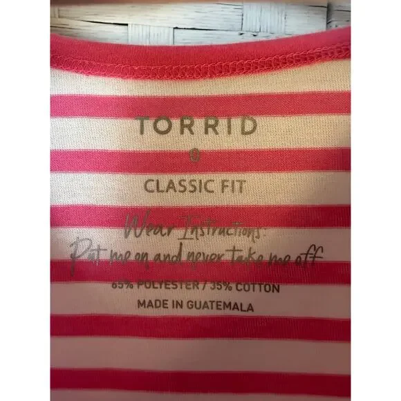 Torrid Women’s T-shirt V-neck pink & white soft normcore basic plus size - Picture 3 of 6